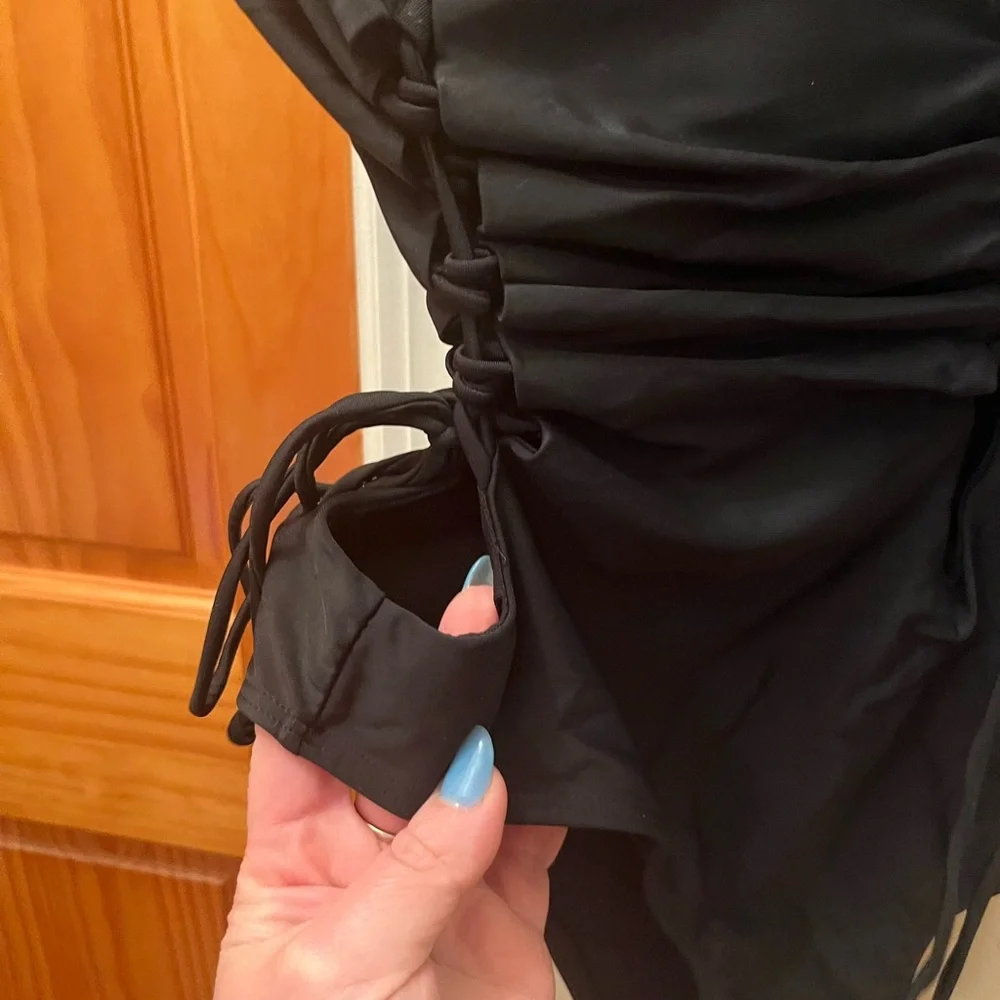 Brand new  Holipick black lace-up one-piece swimsuit.
Size xl - Picture 2 of 3